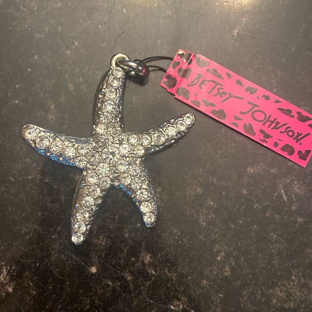 Betsy Johnson starfish pendant